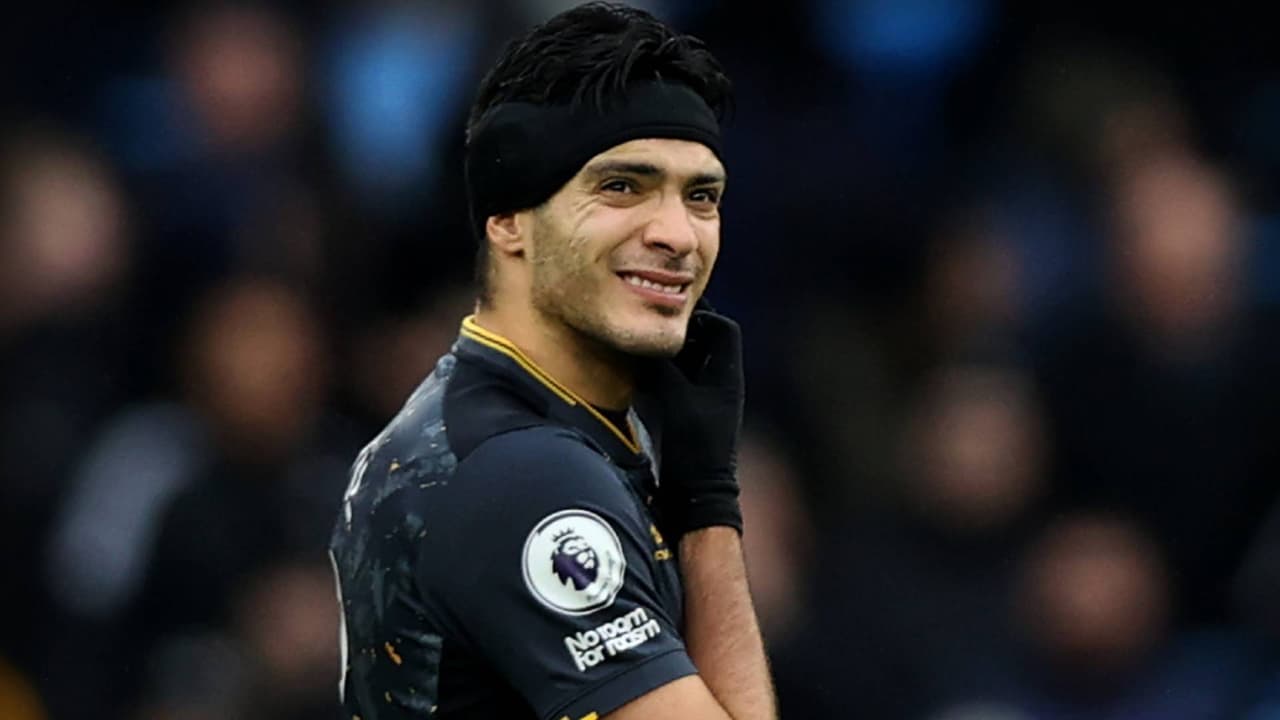 Raúl Jiménez, entre los 10 jugadores más devaluados de la Premier