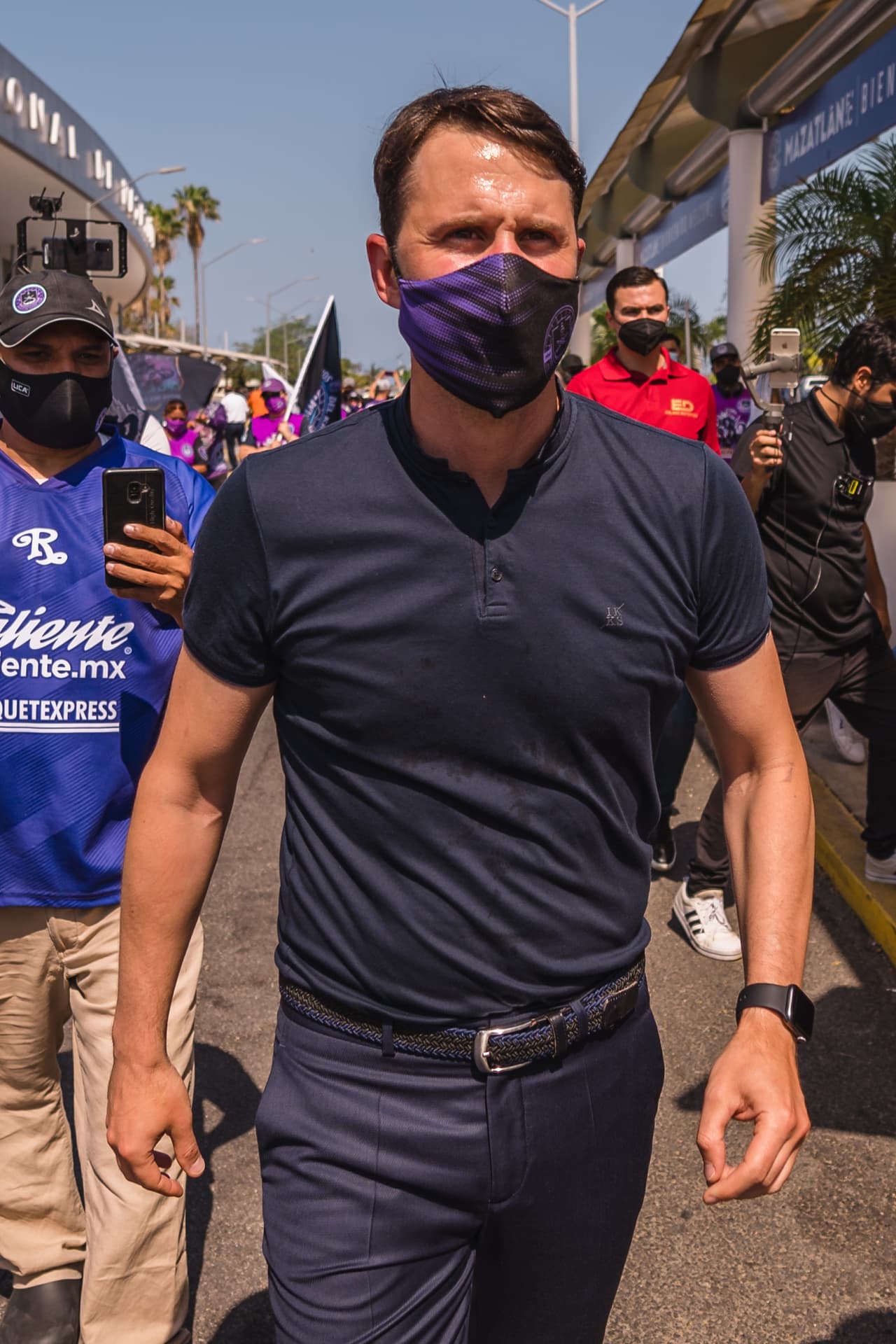 La afición de Mazatlán le da una cálida bienvenida a el nuevo entrenador de sus filas, Beñat San José.
