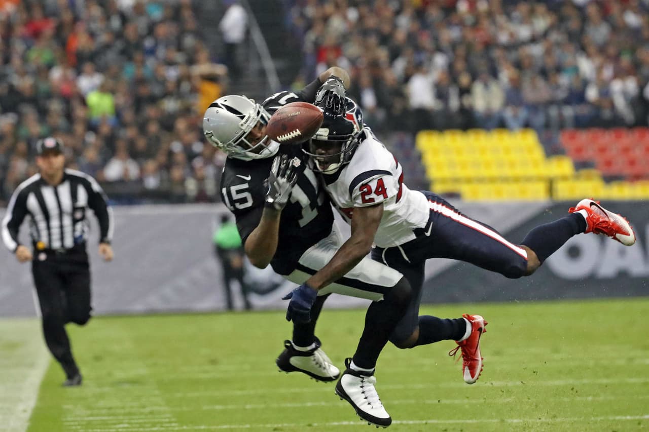 Los Raiders y los Texans se vieron las caras en el Estadio Azteca.
