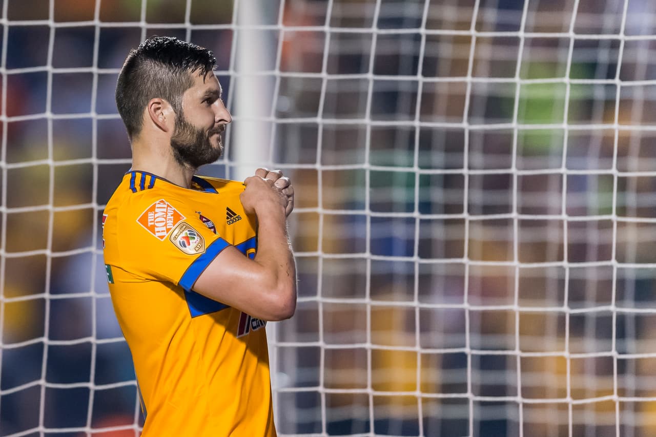El pasado 11 de marzo, André-Pierre Gignac le regaló sus shorts a un pequeño que ingresó a la cancha.