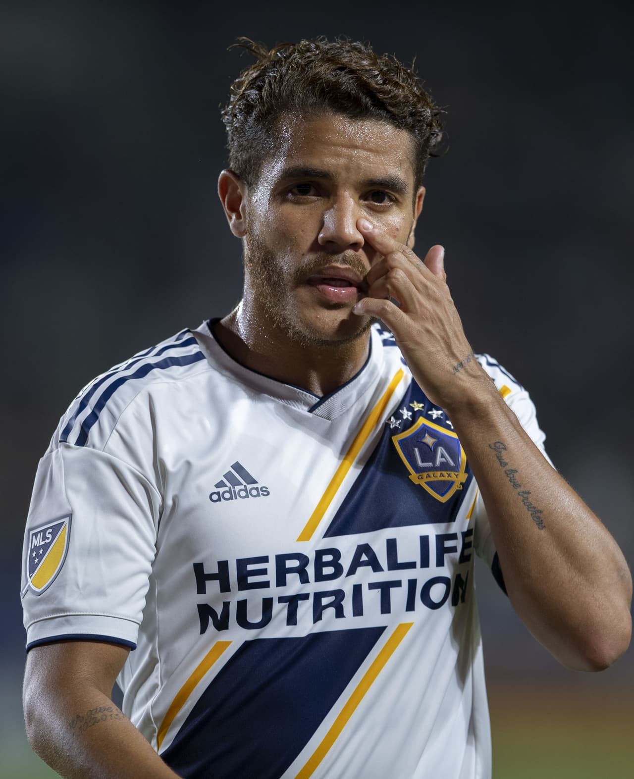 Jonathan dos Santos pide paciencia para Chicharito