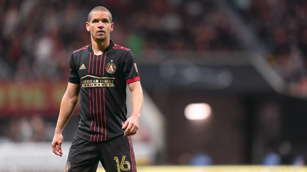 Ozzie Alonso, sometido con éxito a una operación de rodilla