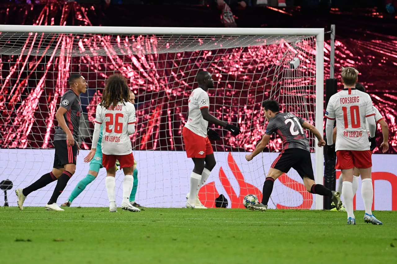 RB Leipzig empata 2-2 con el Benfica; para los visitantes marcaron Pizzi y Vinícius, Forsberg hizo doblete al final del partido para rescatar el empate.