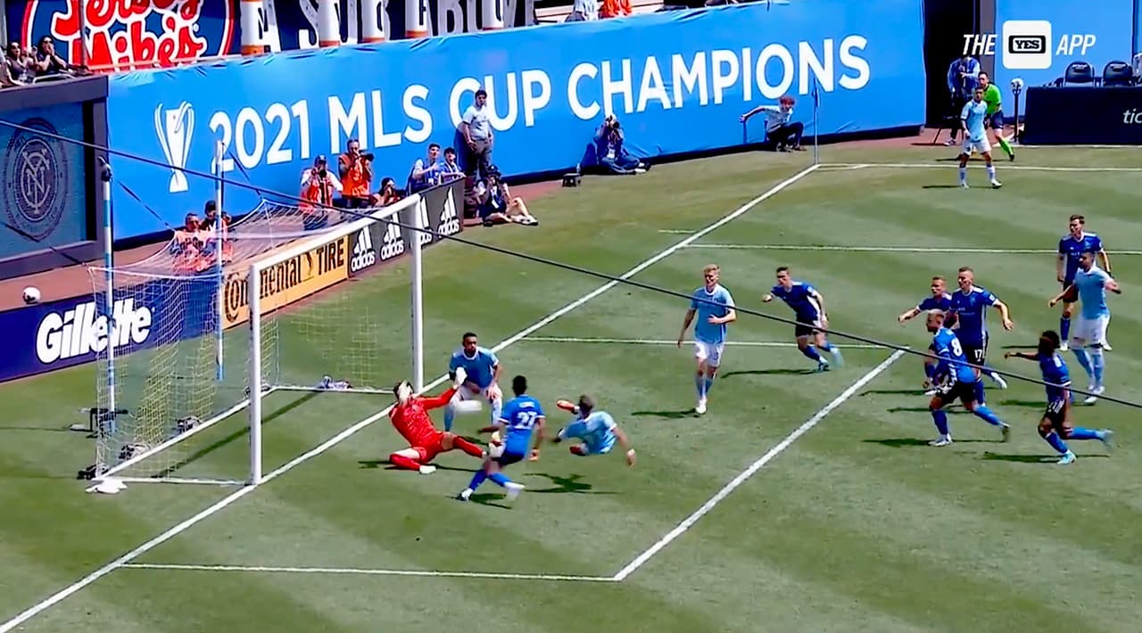 El poste salva a San Jose y el portero ataja una tijera de ‘Taty’ Castellanos