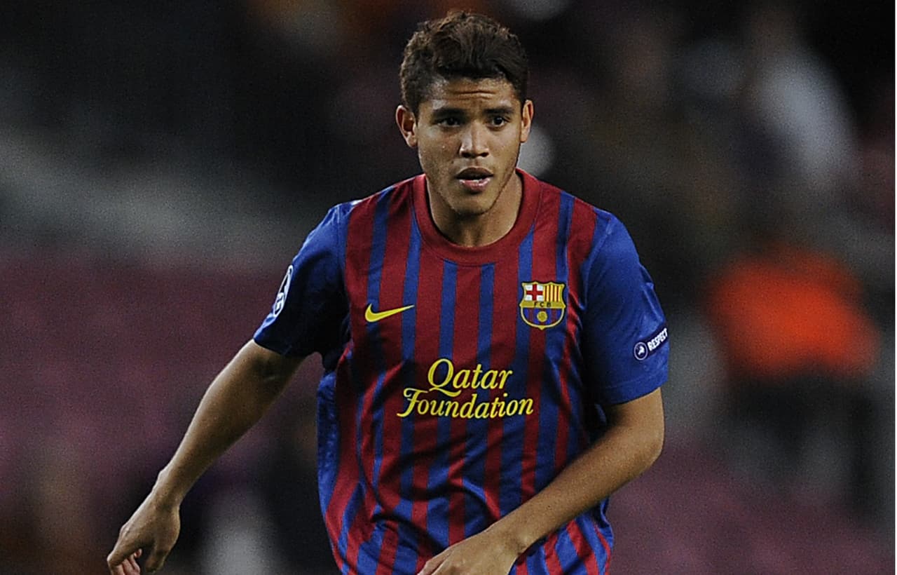 Jonathan Dos Santos jugó un partido de la edición 2010-2011 con Barcelona contra Rubín Kazan. Ese año, quedó campeón con el equipo en Champions.