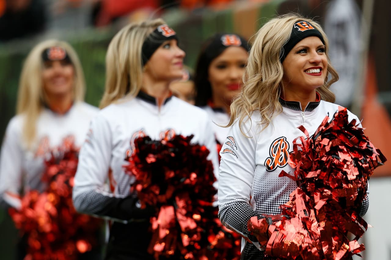 Porristas rubias, trigueñas, morenas, pelirojas, todas ellas nos dejaron con la boca abierta en la Semana 17 NFL.