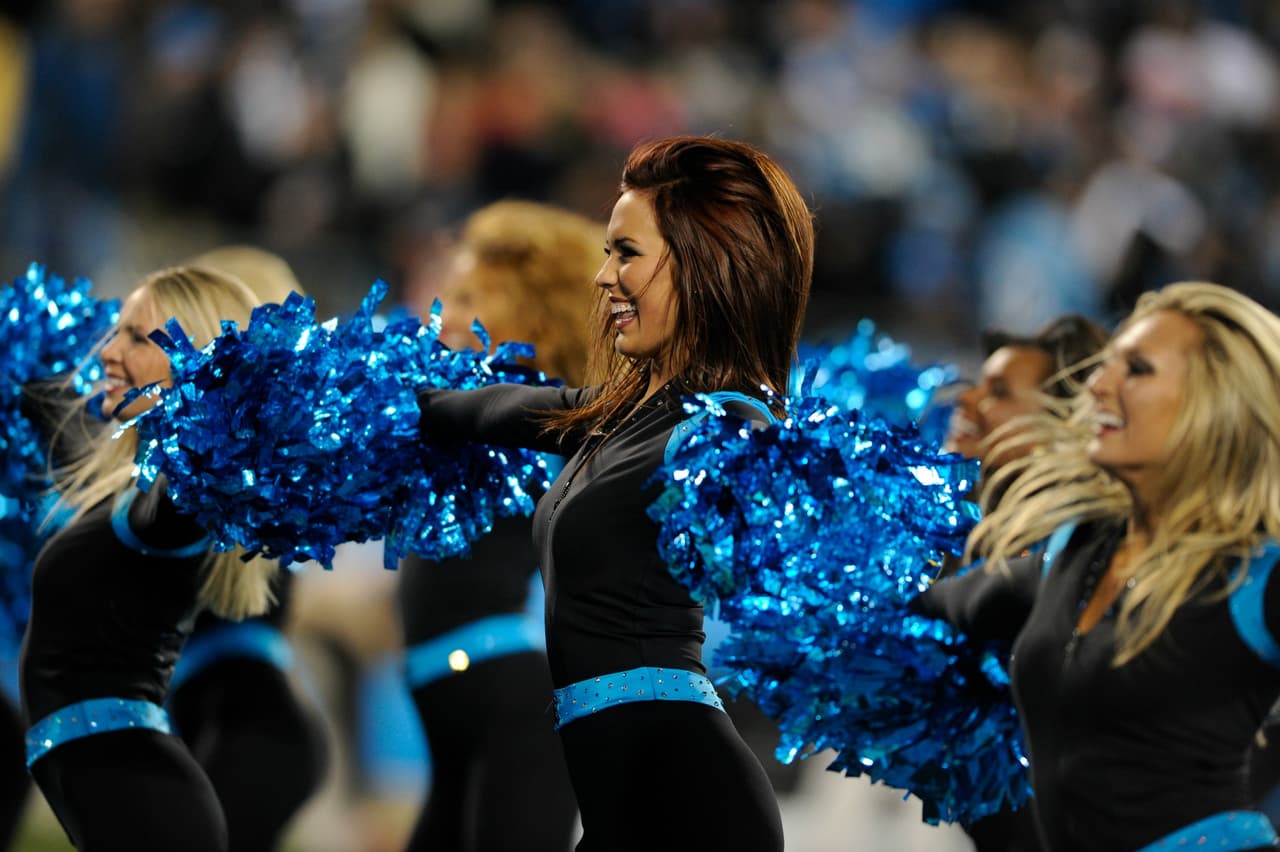 Porristas rubias, trigueñas, morenas, pelirojas, todas ellas nos dejaron con la boca abierta en la Semana 17 NFL.