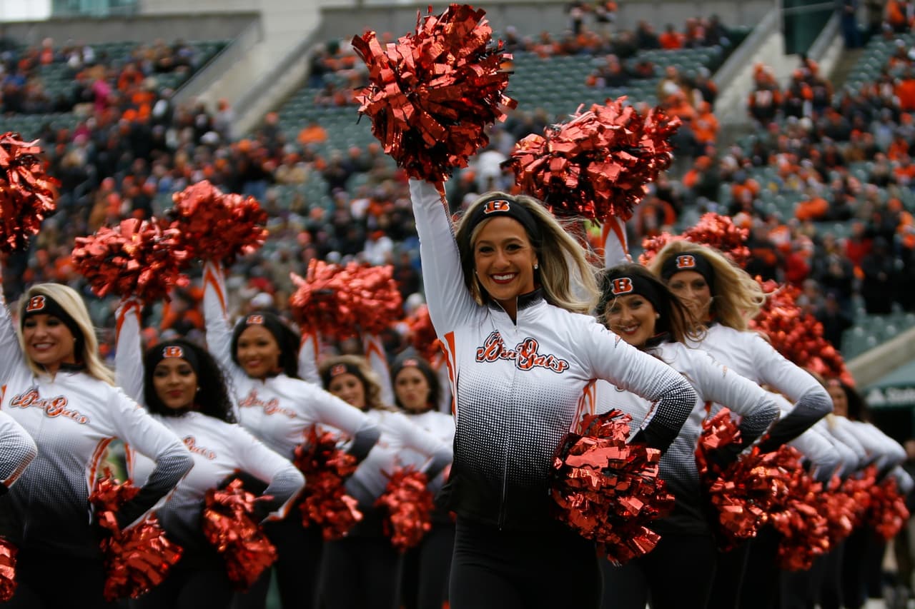 Porristas rubias, trigueñas, morenas, pelirojas, todas ellas nos dejaron con la boca abierta en la Semana 17 NFL.