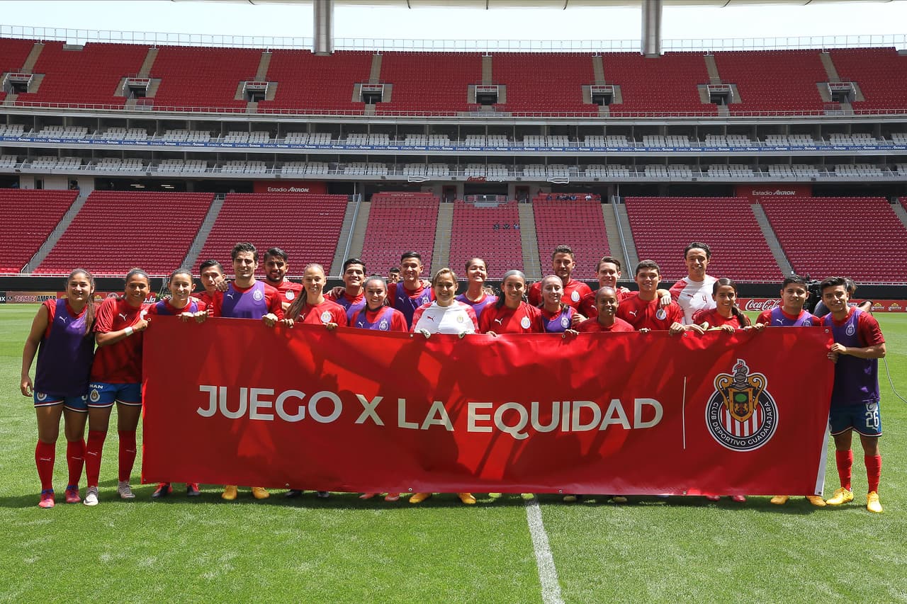 Por segundo año consecutivo, Chivas realizó el 'Juego X la Equidad', con dos equipos formados por un combinado entre sus ramas varonil y femenil.