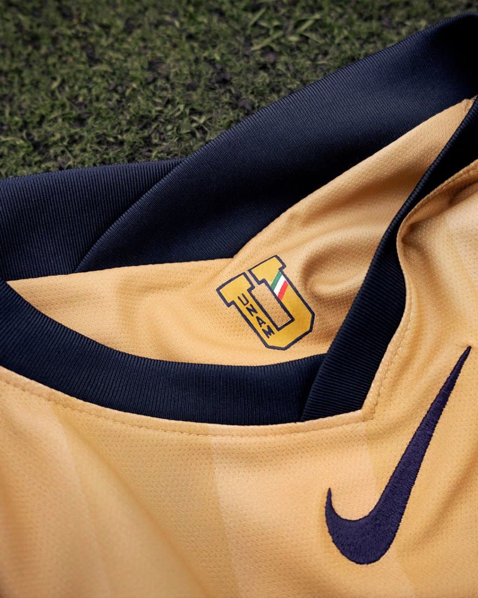 Pumas sorprende con su nueva playera en color oro
