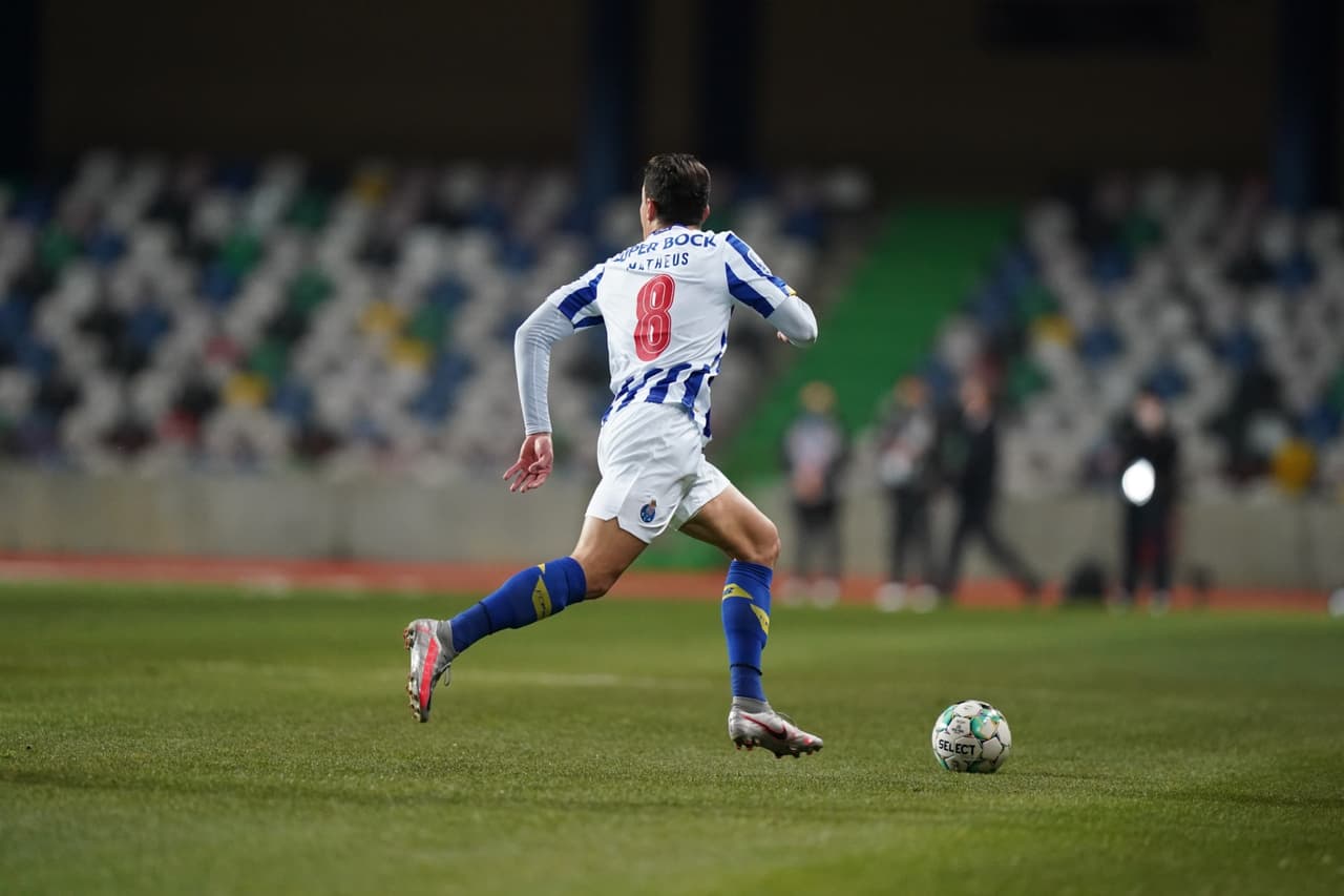 Con doblete de Jovane Cabral, el Sporting de Lisboa avanza a la final de la Copa de la Liga de Portugal, tras derrotar al Porto 2-1. Los goles por parte de los verdiblancos cayeron en los últimos 10 minutos del partido.