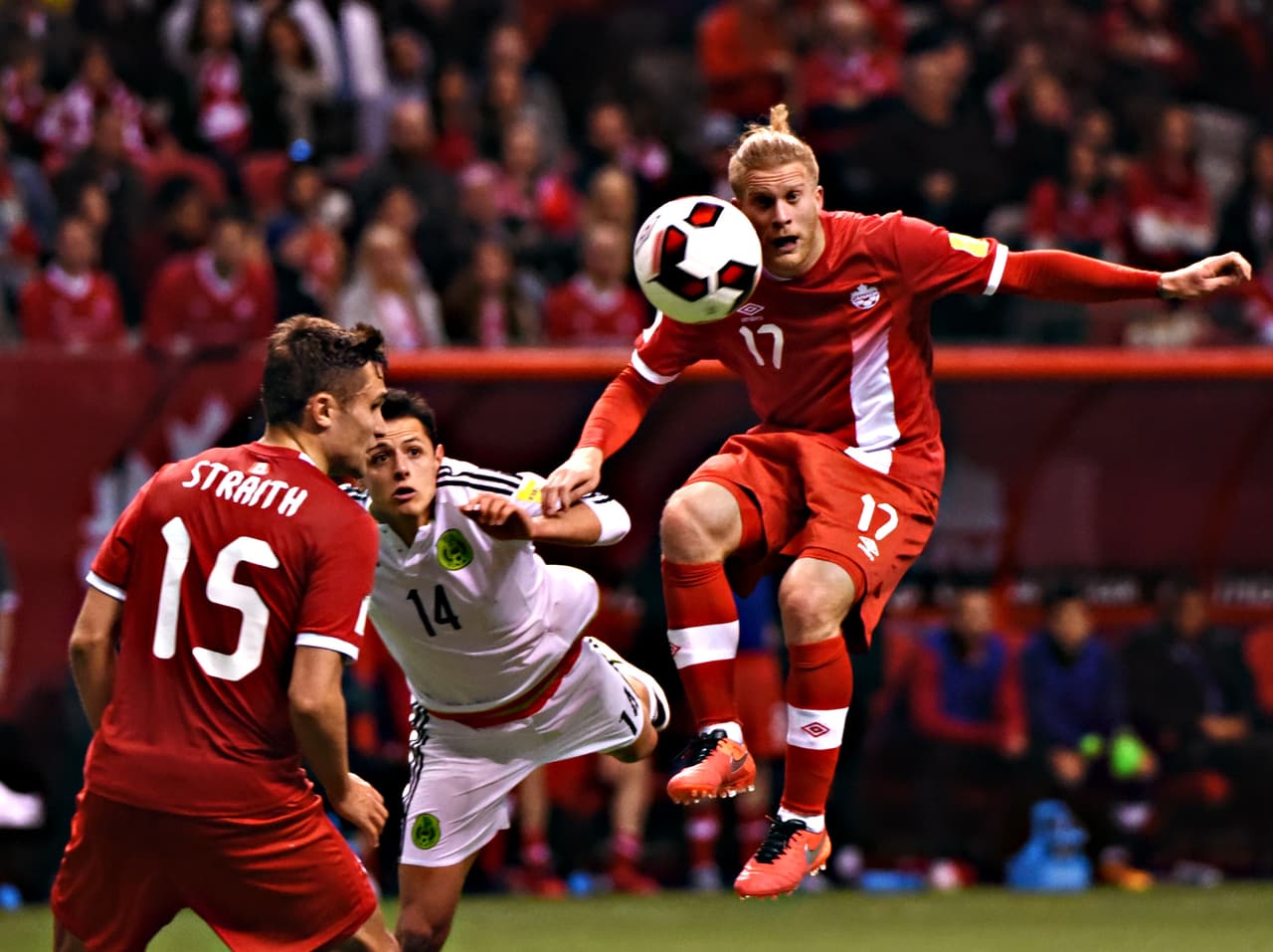 México cerró el pase para el hexagonal final a visita recíproca con Canadá. En Vancouver, el Tri ganó 3-0.