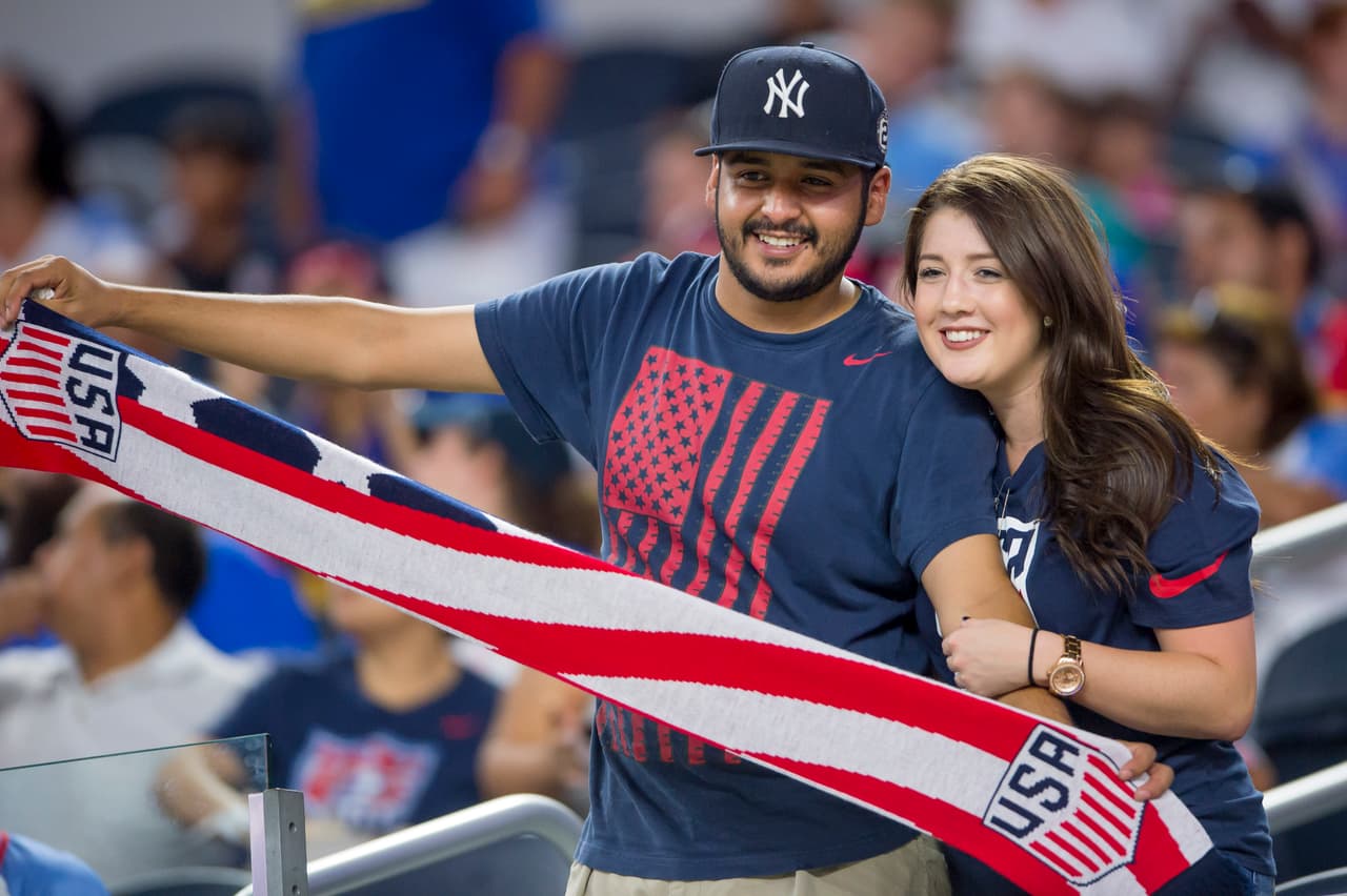El patriotismo estadounidense se hizo presente ante la "Pura Vida" de los ticos en las tribunas del AT&T Stadium