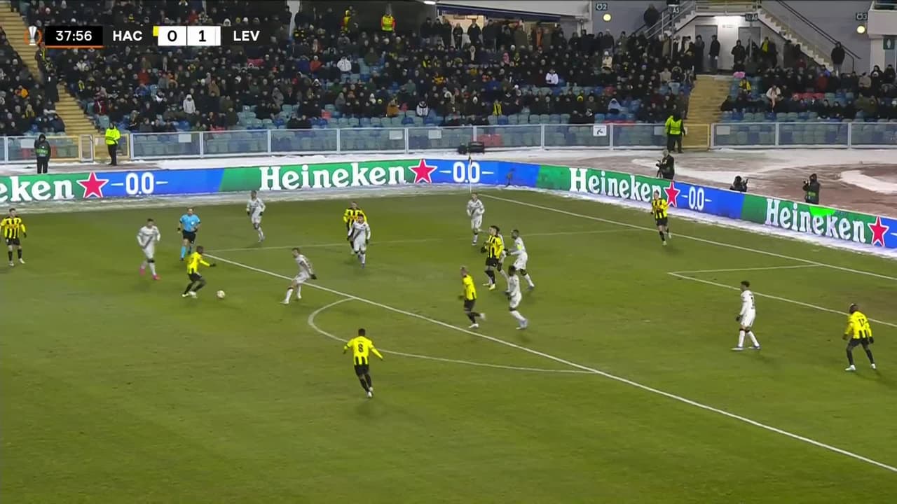 ¡TIRO ATAJADO! disparo por Ishaq Abdulrazak.