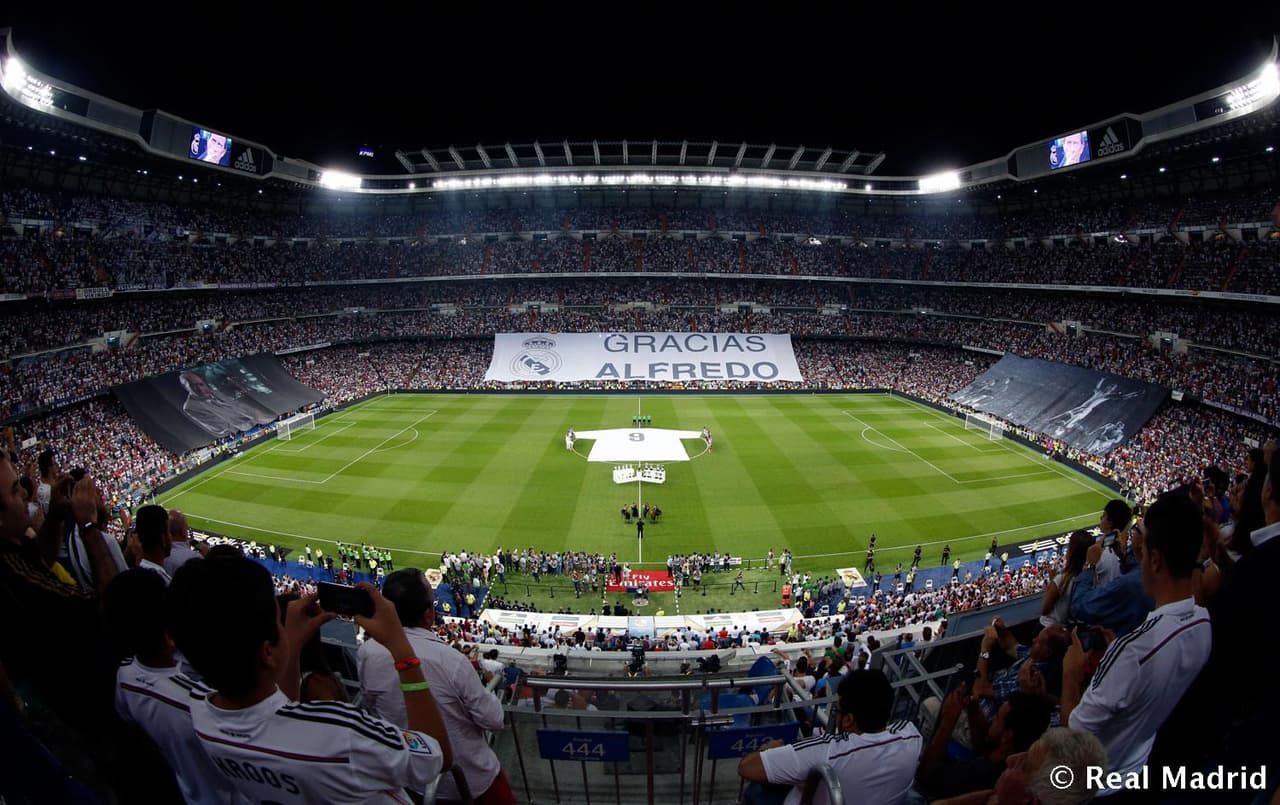El 7 de julio de 2014, fue uno de los dias más tristes para el madridismo y para el futbol mundial cuando el mítico jugador merengue, Alfredo Di Stéfano, perdió la vida. El 8 de julio la afición madridista llenó el Santiago Bernabéu para homenajear al delantero argentino.