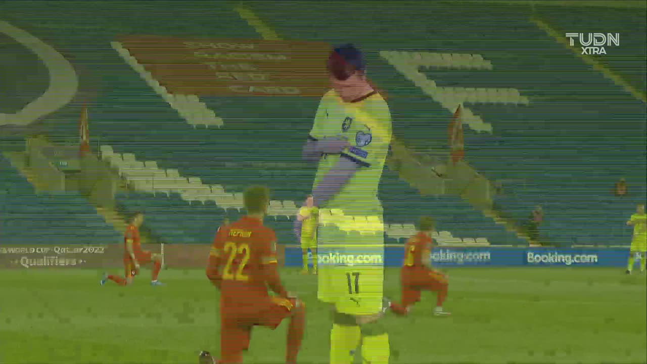 Arranca el partido y la pelota está en juego.