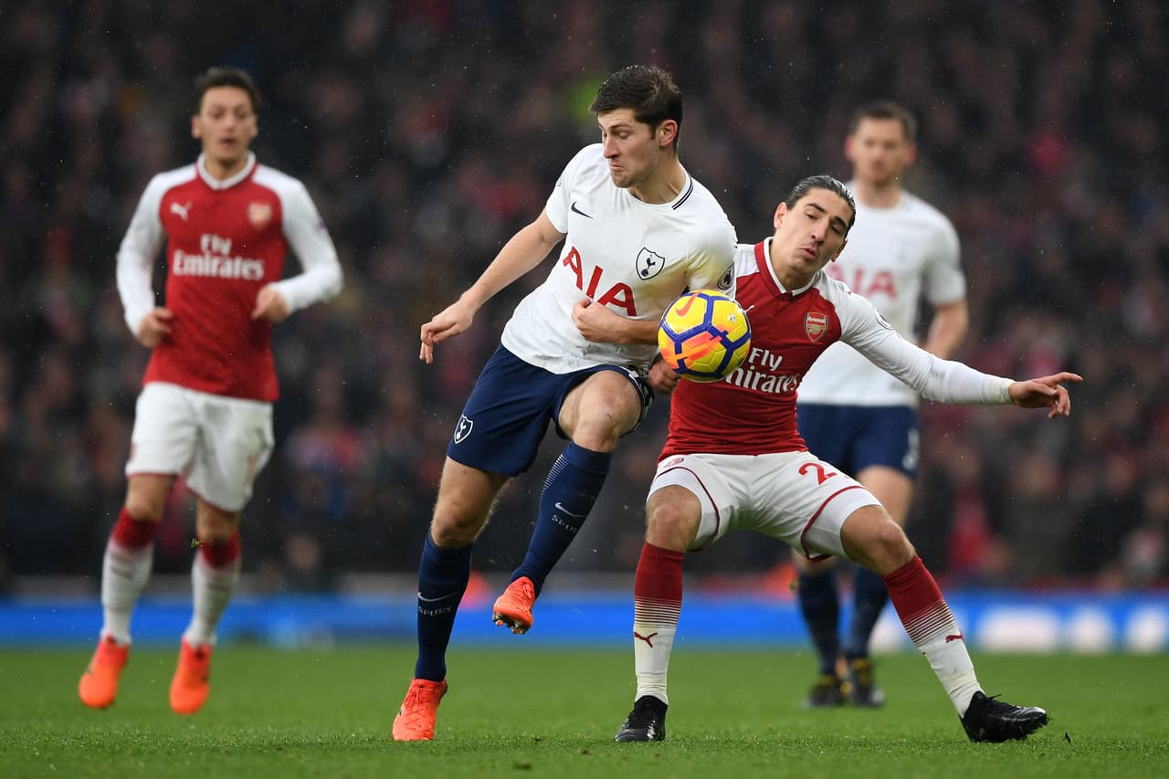 Arsenal supo aguantar el resultado 2-0 y con ello quedó en el quinto lugar, aunque con los mismo puntos del cuarto y peor diferencia de gol, es decir, metido en la pelea por torneos europeos.