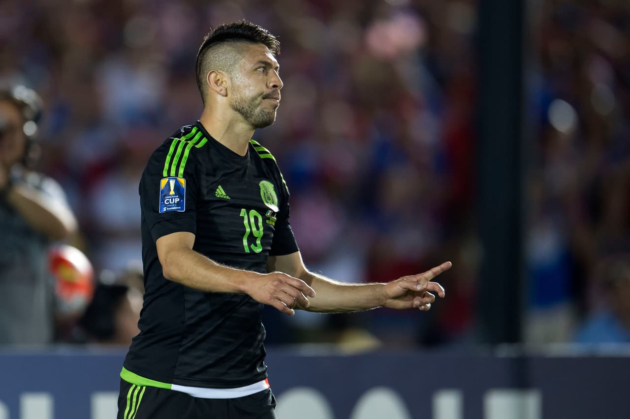 8 Oribe Peralta – Bien al frente particularmente en el primer gol, pero defensivamente perdió la marca en el tanto de Camron. Falló varias chances, pero puso el pase para el primer gol del Tri y anotó el segundo.