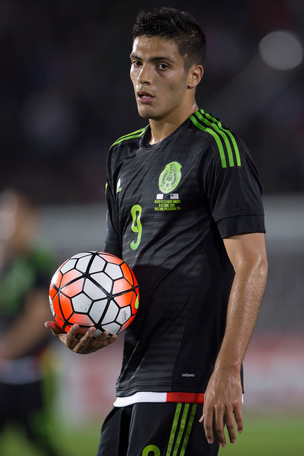 6 Raúl Jiménez – Combinó muy bien con Oribe en el primer gol, pero le costó trabajo jugar de poste al ritmo que se requería. El juego demasiado físico de la defensa rival le fue minando. Abanicó una jugada imperdible al inicio de la segunda mitad, estaba completamente solo.