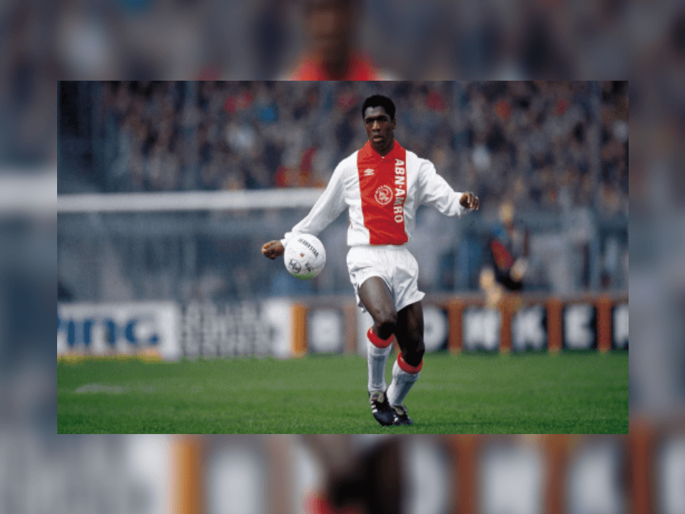 A los 16 años ya jugaba con el Ajax, fue campeón de dos Eredivisie, una Copa de Países Bajos y logró levantar la Copa de la Champions League en la temporada 1994-95.