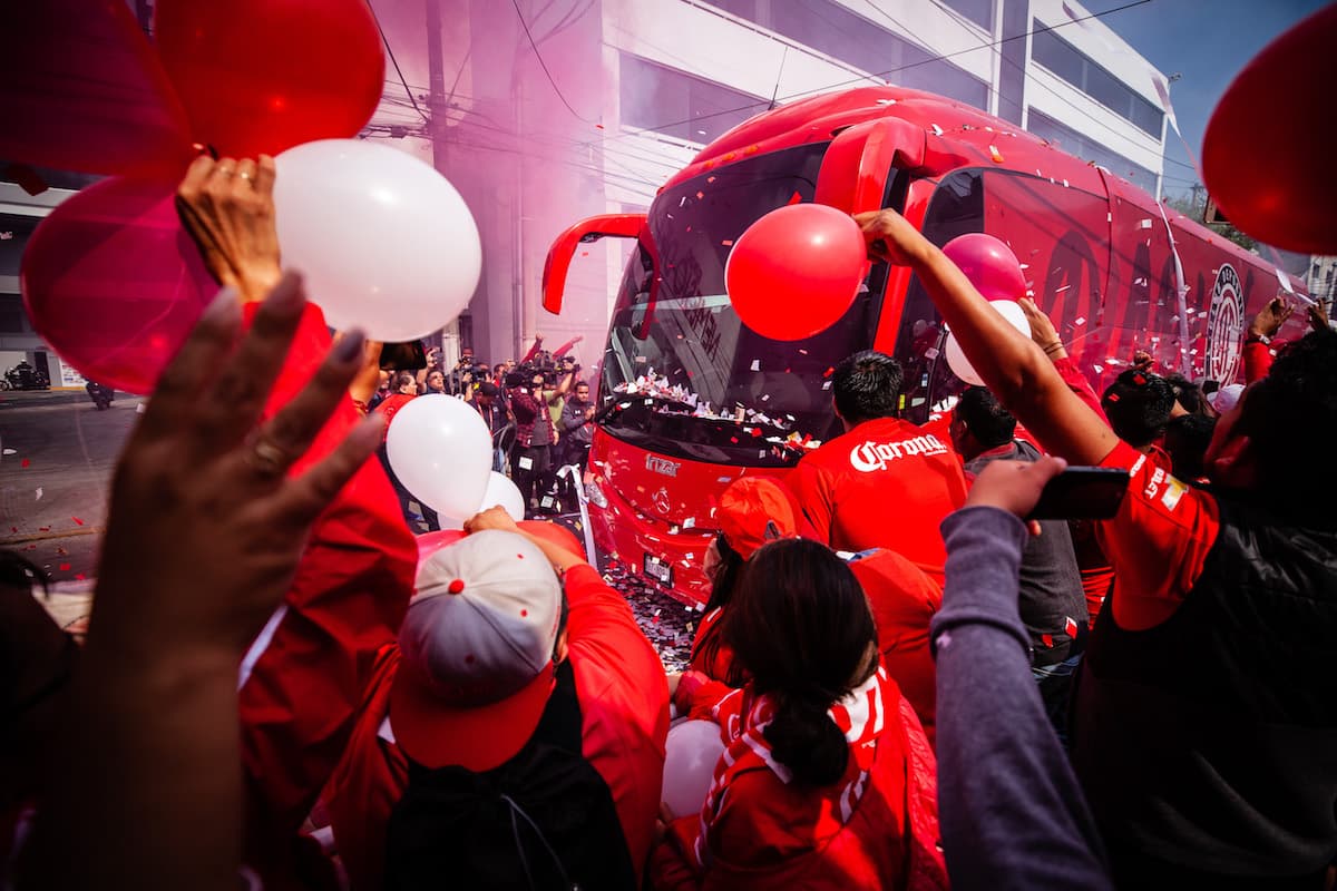 En el Nemesio Diez se vivió una linda fiesta desde la previa del partido entre el Toluca y Xolos, por la semifinal del Clausura 2018 de la Liga MX. Miles de aficionados se acercaron al estadio para conocer al primer finalista del torneo tras el 2-1 a favor de los de Tijuana en el juego de ida.