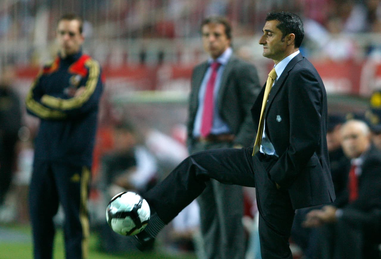 Dirigió 32 partidos, ganó 13, perdió 12 y empató 7 para conseguir un 40,63% de rendimiento con el 'Submarino amarillo'.