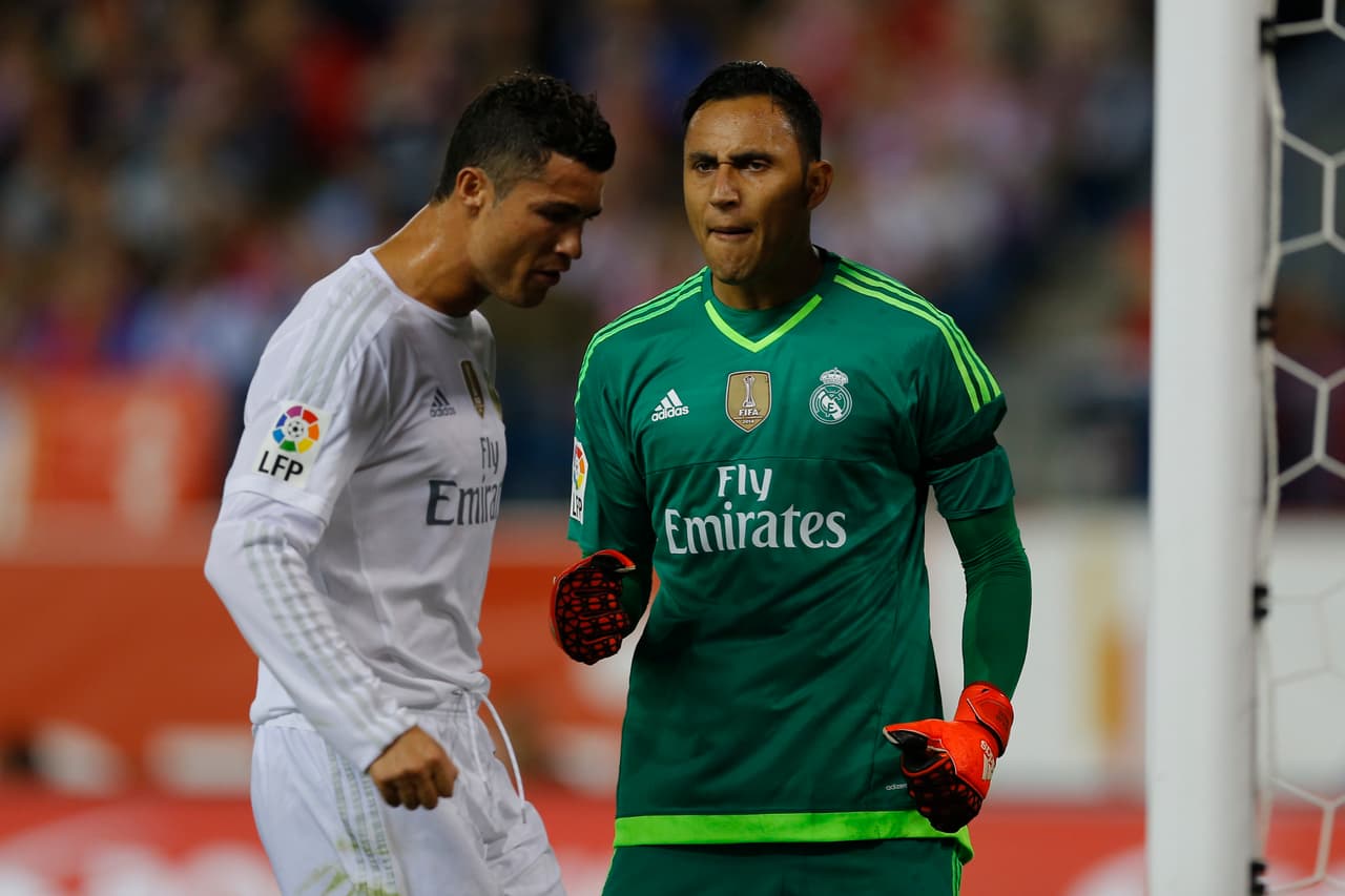Por su parte, Keylor Navas se ganó el protagonismo en el arco de Real Madrid y tras la salida de Rafa Benítez en enero de 2016 se convirtió en pieza clave del equipo de Zinedine Zidane.