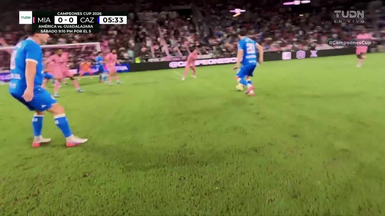 ¡¡Paradelaaaaaaaa!! Primer zurdazo peligroso del Cruz Azul que termina sacando Clair
