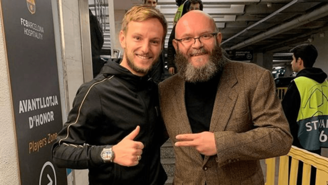 El propio centrocampista croata, Ivan Rakitic, aprovechó en cuanto tuvo oportunidaad se tomó una foto con Darko Perić actor serbio conocido por su papel de "Helsinki"