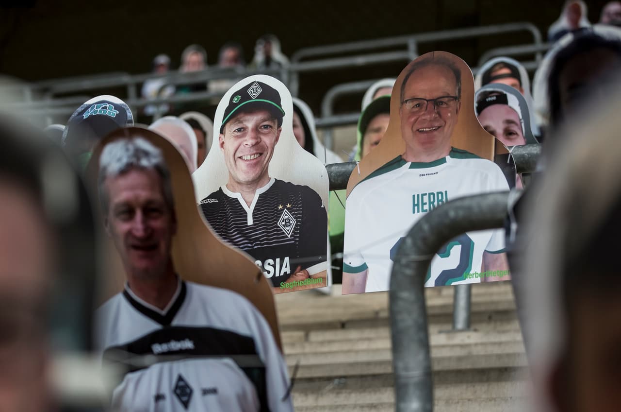 A pesar de no existir una fecha exacta para el regreso del futbol en la Bundesliga debido al covid-19, los fanáticos del ‘Gladbach’ imprimieron en sus asientos abonados, sus propias imágenes para estar presentes en el Borussia Park.