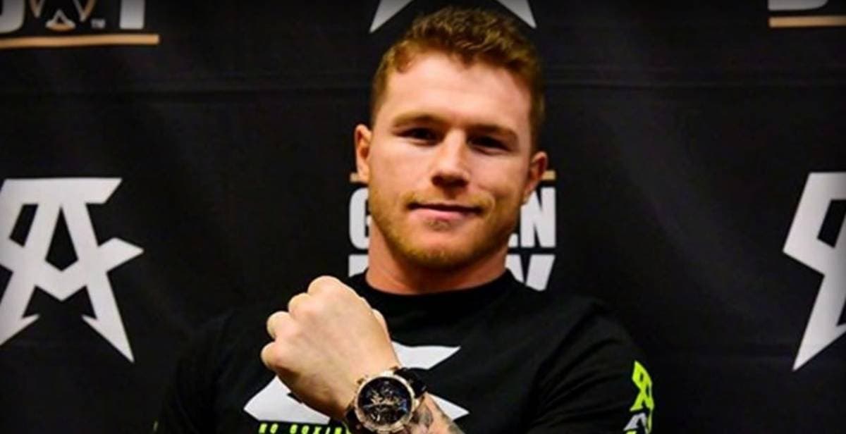 'Canelo' apoya a una niña para que pueda volver a caminar