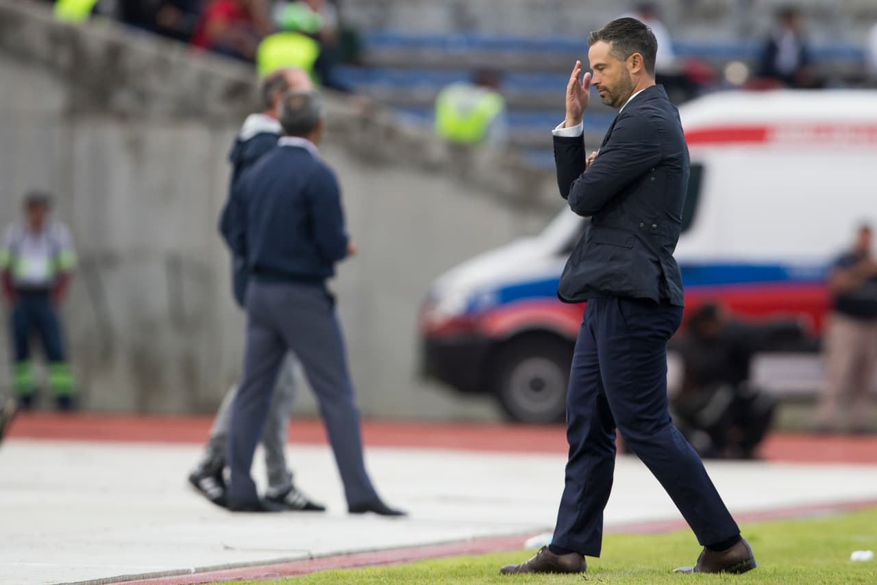 Rafael Puente del Río lució sin respuestas ante la inoperancia de su equipo.