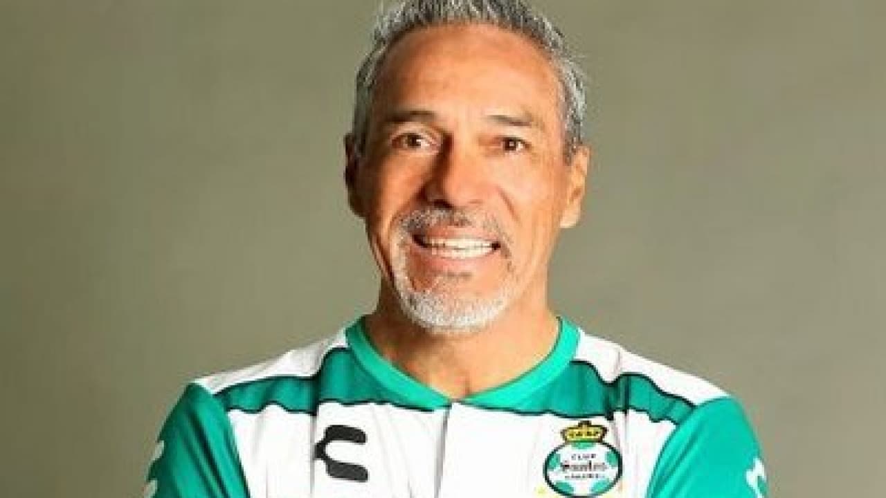 Muere por COVID-19 DT de Santos Femenil, Martín Pérez Padrón