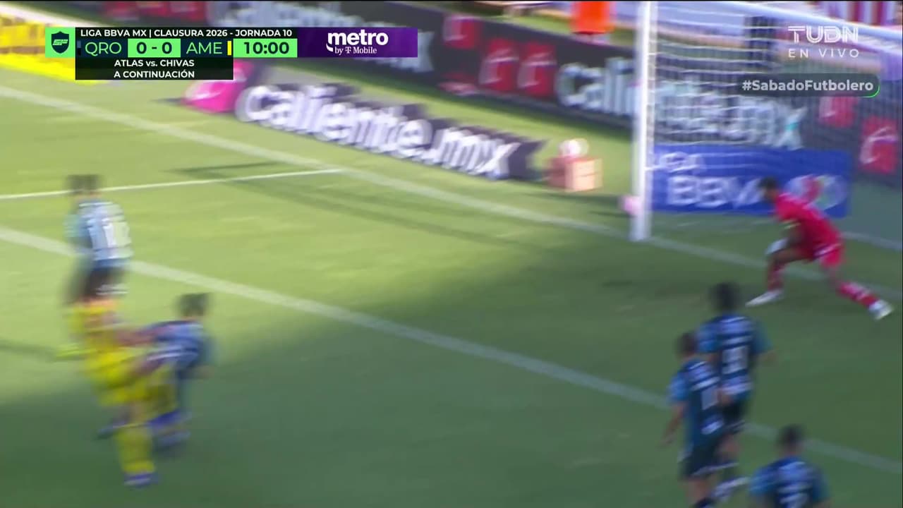 ¡El poste salva a los Gallos! Pato Salas revienta el poste y se pierde el 0-1