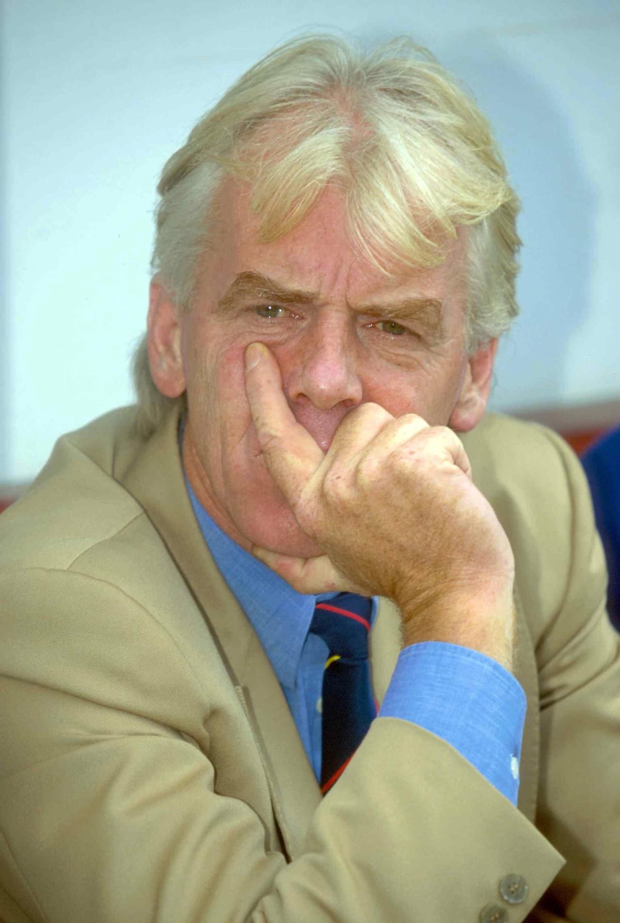 Dicen que Benhakker se peleó con la directiva del América y por eso el holandés acabó dirigiendo a Chivas en 1996.