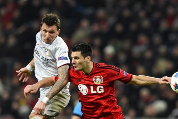 El partido fue un constante intercambio de patadas y roces por parte de los dos equipos.