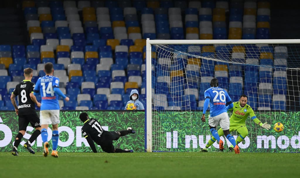 Koulibaly (5’), Lozano (20’), Politano (30’) y Elmas (40’) hicieron los goles para el cuadro de Gattuso. Por los visitantes descontaron Gyasi (71’) y Acampora (73’). Para acceder a la Final de la justa deberán pasar sobre el Atalanta.