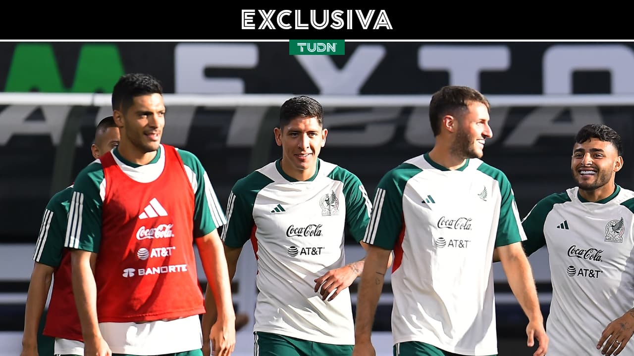 Raúl 'consoló' a Santi Giménez tras quedar fuera de Qatar 2022