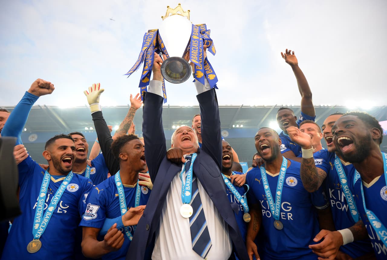 2015-16: La temporada más hermosa en la historia de la Premier League, cuando un equipo que la temporada anterior estuvo a punto de descender levantó el título. El italiano Claudio Ranieri le daba al Leicester City su primer título inglés y de paso ganaba su primera liga en 30 años de carrera.