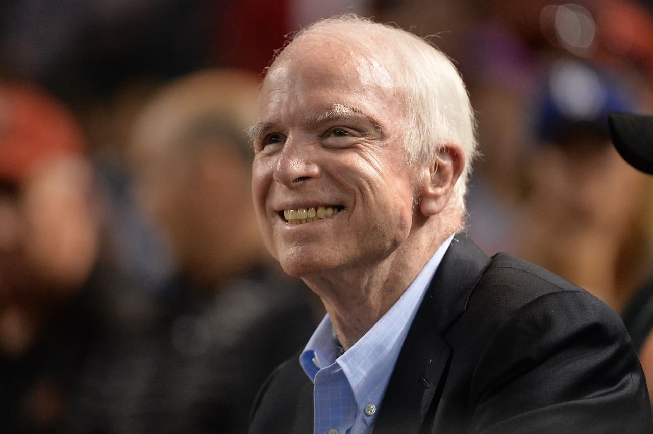 Senador por el estado de Arizona hasta el día de se muerte, otrora precandidato a la presidencia de EEUU, John McCain, político y oficial naval murió este sábado y reconocemos su afición deportiva.