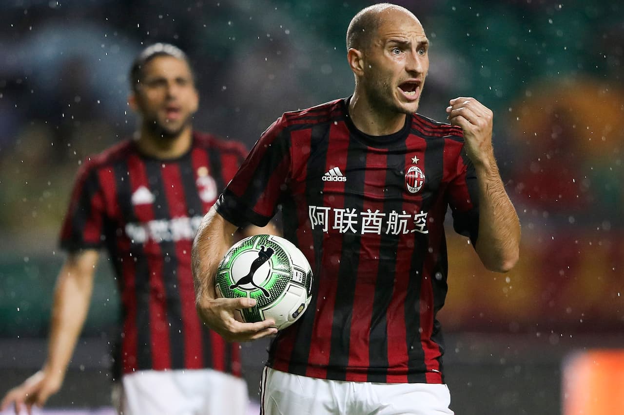 El veterano central Gabriel Paletta no renovó con el Jiangsu de China y con 33 años busca equipo.