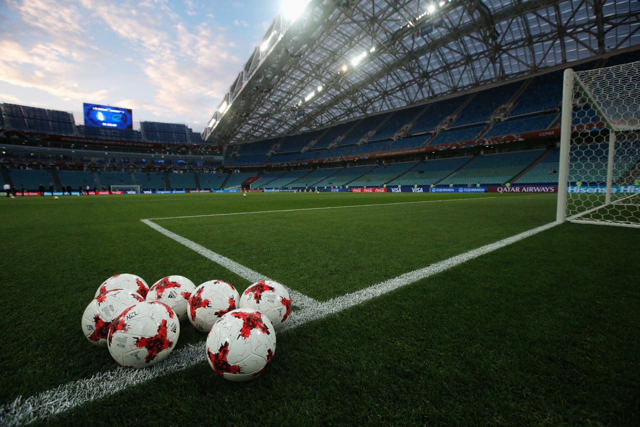 Mientras en el interior los balones esperaban con ansias la hora del pitazo inicial.