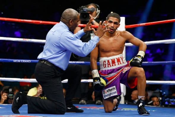 En el noveno episodio una combinación de Lomachenko envió a Rodríguez al piso.