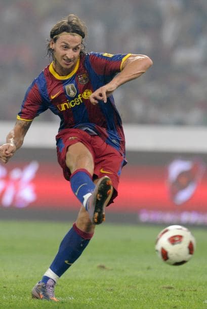 Y cuando el duelo estaba por terminar, el sueco Zlatan Ibrahimovic sorprendió a todos con un disparo que puso el 3-0 definitivo.