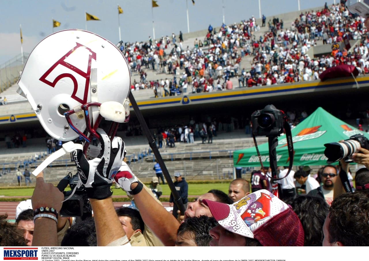 Aunque su primer partido fue en 1936 con victoria para los de IPN, desde 1998 los Pumas UNAM llevan la batuta con 10 victorias por sólo 6 de parte de los del Casco de Santo Tomás. Para jugarse ante sus aficionados, volverán a enfrentarse en el Estadio Azul, un territorio neutral que beneficiará al espectáculo y permitirá la asistencia de más público.