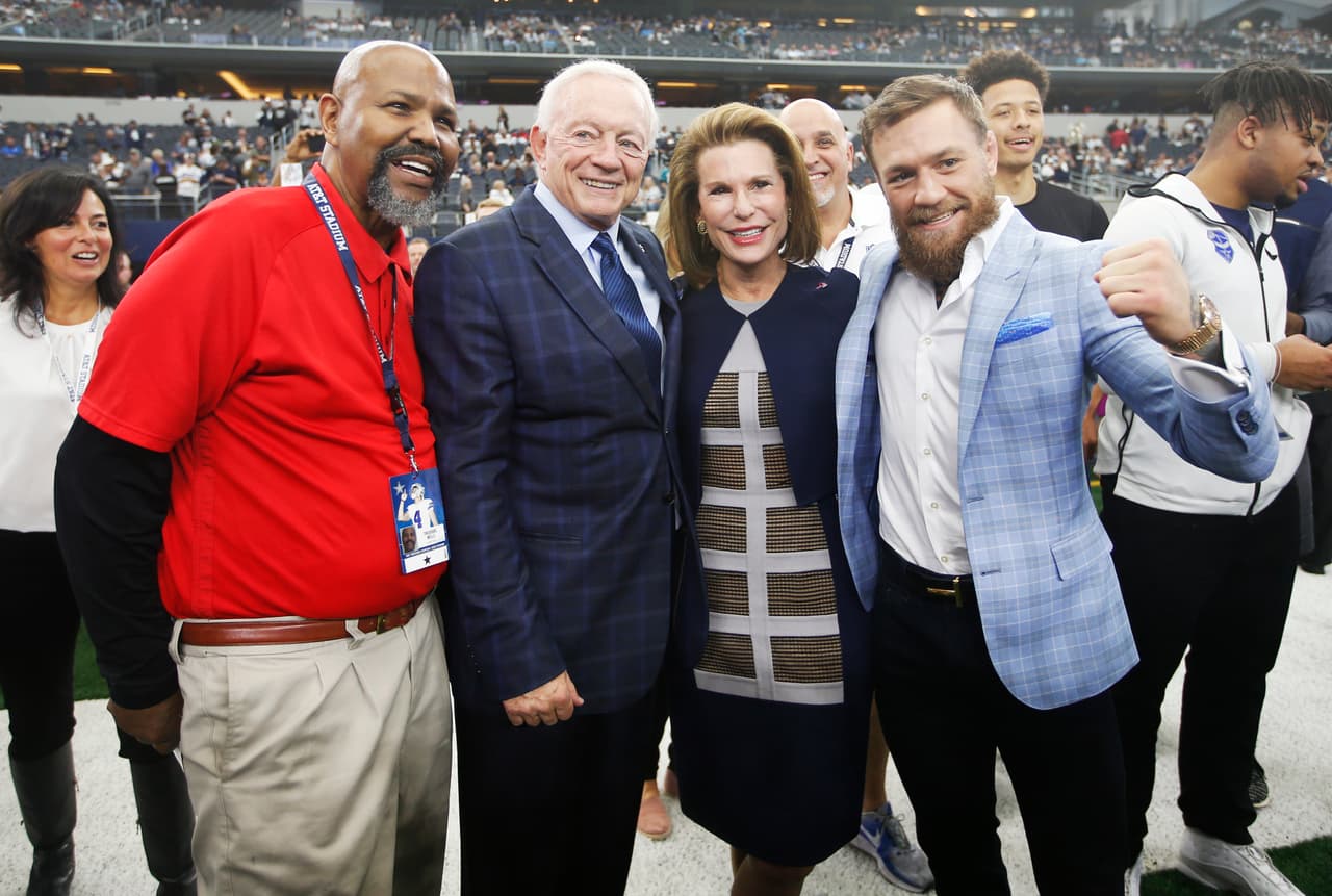 No podía faltar la foto del recuerdo con el jefe de los Cowboys, el señor Jerry Jones.