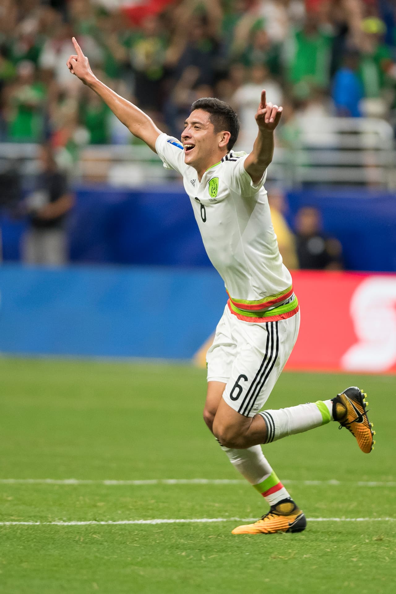 El cual aumentaría la ventaja en el minuto 91 con la anotación de Edson Álvarez. Mal rechace de los de Curazao que mandó a guardar el joven de 19 años.