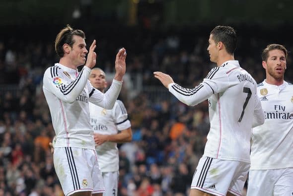 Para la última jornada, en la que no se puede descartar que se defina todo, pese a la larga campaña, Real Madrid recibirá al Getafe y el Barcelona al Deportivo La Coruña.