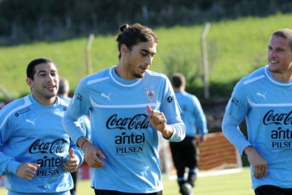 Martín Cáceres:¿Será que algún día veremos a Martin de cabello suelto o su chongo llegó para quedarse? Mira aquí los videos más chismosos.