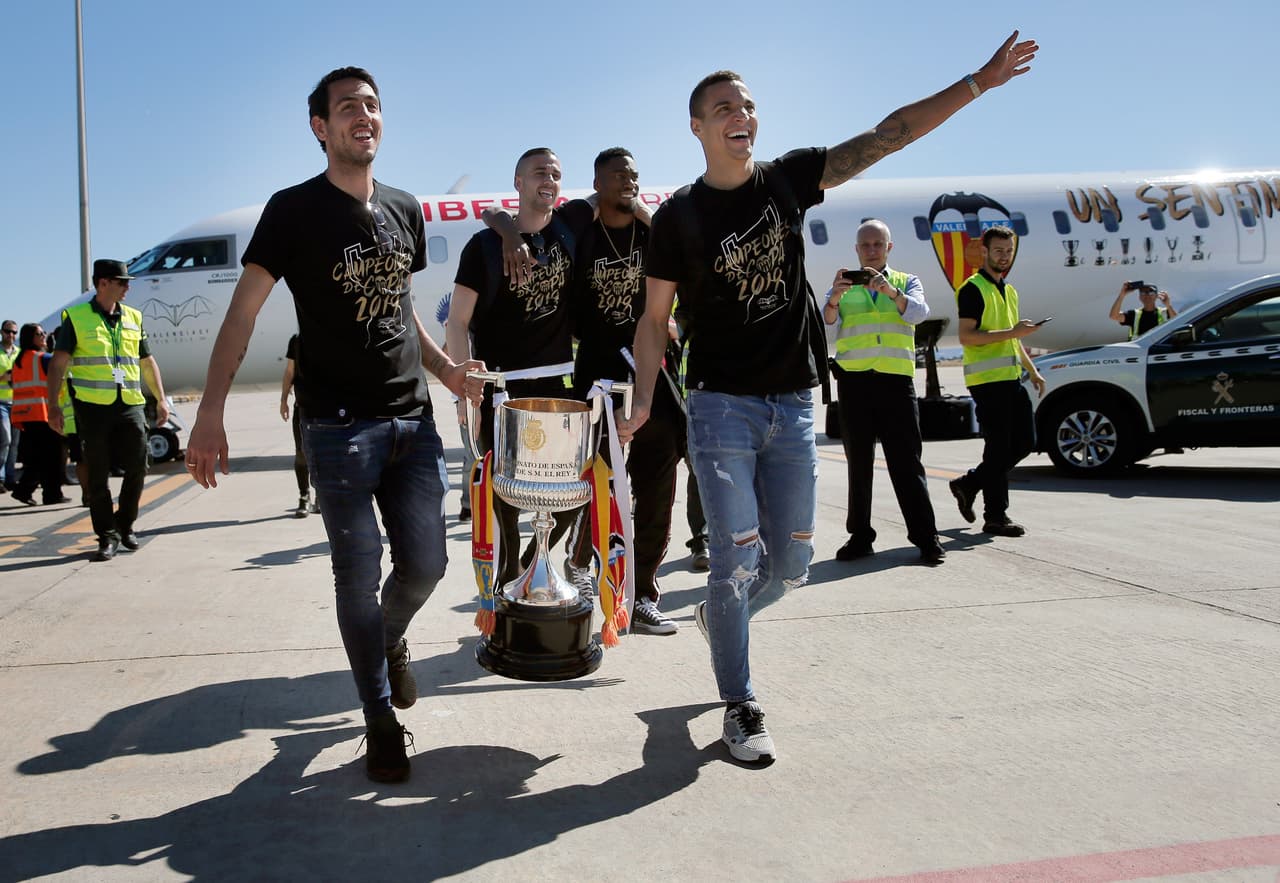 En las calles de Valencia y en el Estadio Mestalla se vivió la celebración del título de la Copa del Rey obtenido por el Valencia CF, primero en 11 años y octavo en la historia.